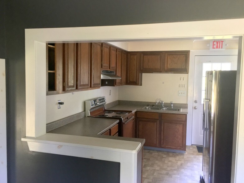 More Photos Of 1572 Saybrook Rd, Haddam General Retail For Sale