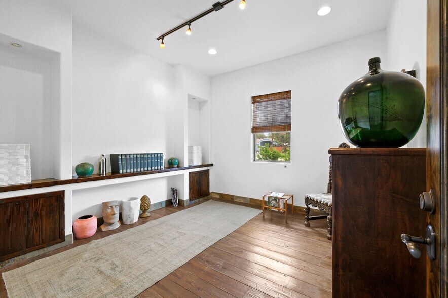 More Photos Of 1703 Highway 35 S, Rockport Office Residential For Lease