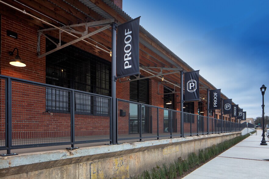 More Photos Of 901 W Vickery Blvd, Fort Worth Storefront Retail Office For Lease