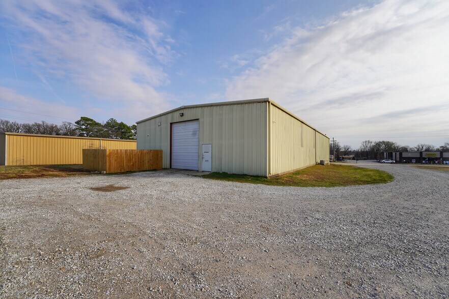 More Photos Of 1116 Wagon Wheel Rd, Springdale Industrial For Lease