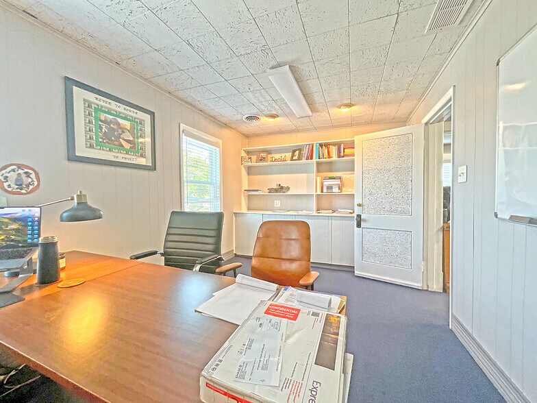 More Photos Of 1216 S Broadway, Lexington Office For Lease