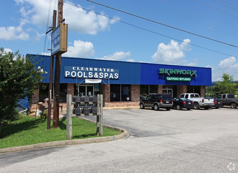 More Photos Of 2169 Pelham Pky, Pelham Service For Lease