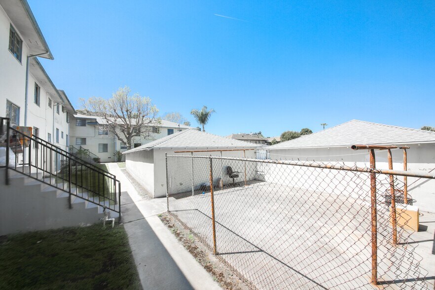 More Photos Of 4119 Santo Tomas Dr, Los Angeles Apartments For Sale