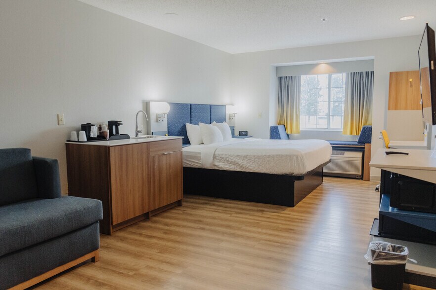 More Photos Of 1640 Cedar St, Raton Hotel For Sale