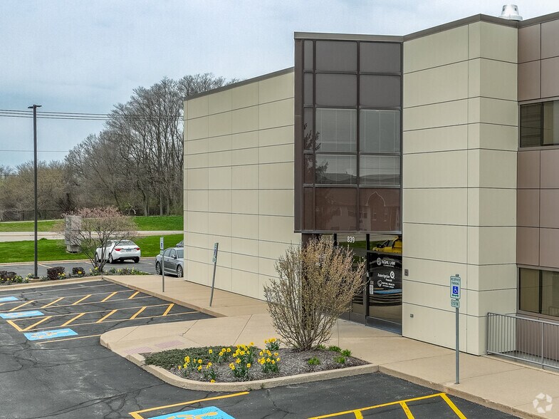 More Photos Of 839 N Perryville Rd, Rockford Office For Lease