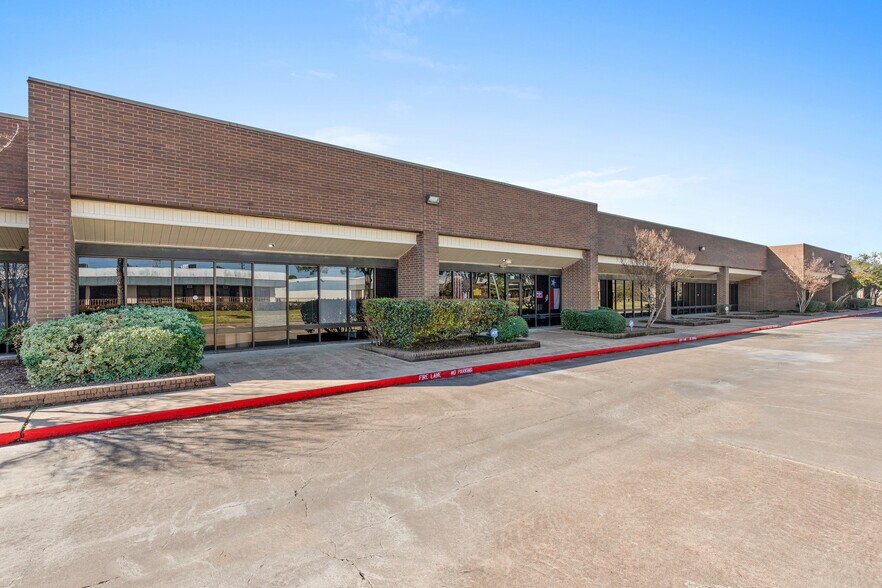 More Photos Of 10849 Kinghurst Dr, Houston Unknown For Lease