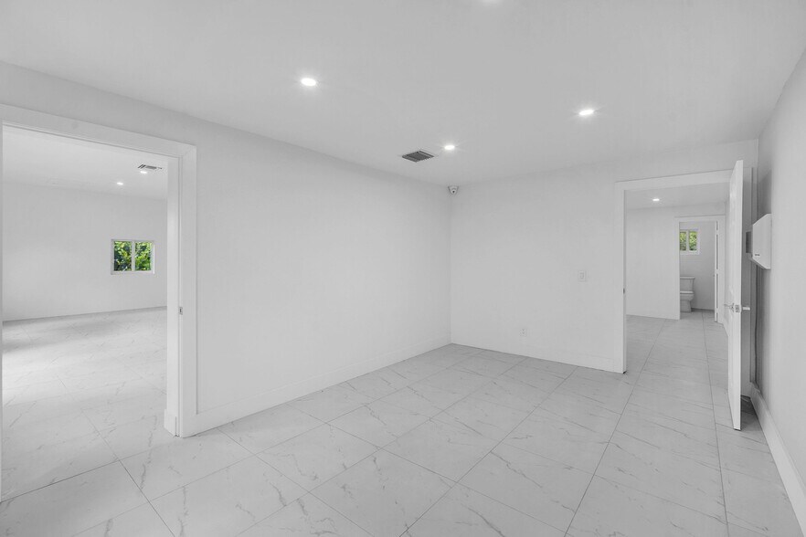 More Photos Of 3311 N Dixie Hwy, Pompano Beach Freestanding For Lease