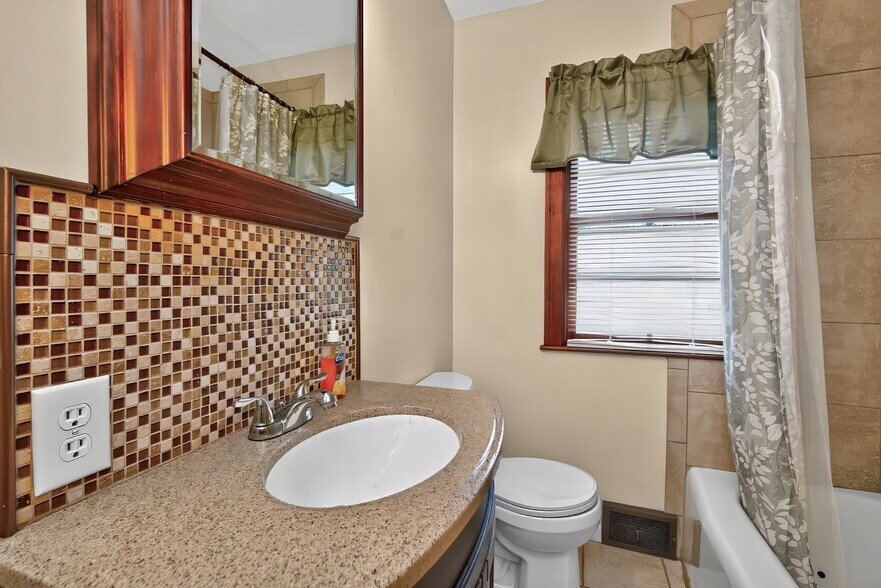 More Photos Of 43 Highway 433, Mackville Flex For Sale