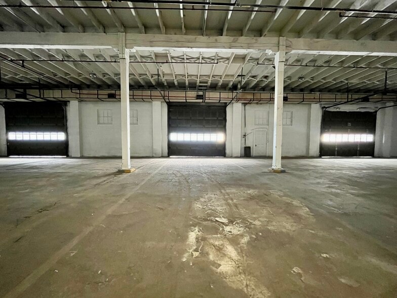 More Photos Of 606 7th St, Schenectady Warehouse For Lease