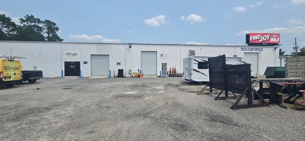 More Photos Of 10221 Beach Blvd, Jacksonville Warehouse For Lease