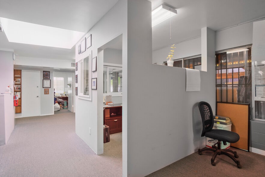 More Photos Of 18650 Parthenia St, Northridge Service For Sale