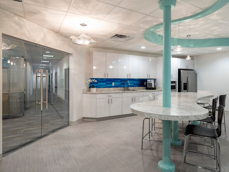 More Photos Of 7020 Nw 11th Pl, Gainesville Office For Sale