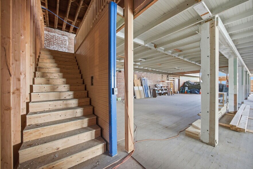 More Photos Of 104 Spruce St E, Ilwaco General Retail For Sale