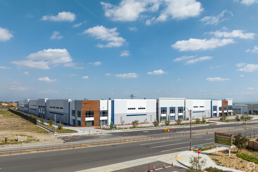 More Photos Of 5267 Sierra Ave, Fontana Distribution For Lease