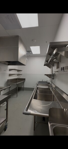 More Photos Of 11016-11020 Magnolia Blvd, North Hollywood General Retail For Lease
