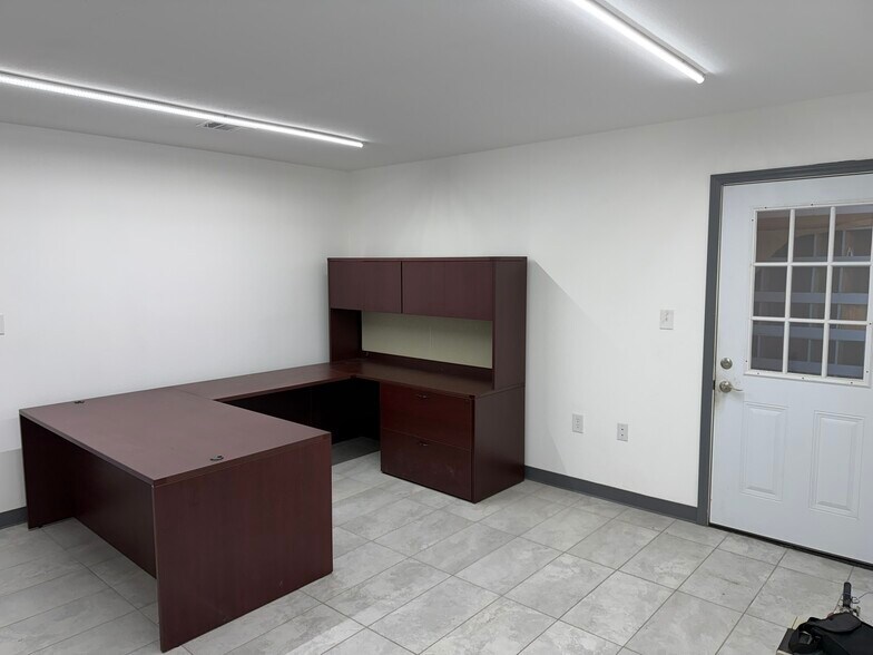 More Photos Of 19391 Highway 35, Alvin Warehouse For Sale