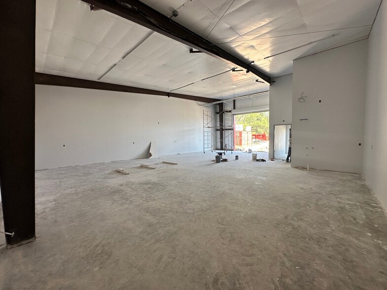 More Photos Of 13807 Bulverde Rd, San Antonio Flex For Lease