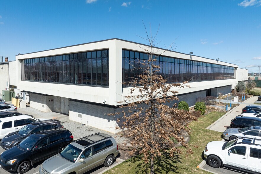 Primary Photo Of 260 Spagnoli Rd, Melville Light Manufacturing For Lease