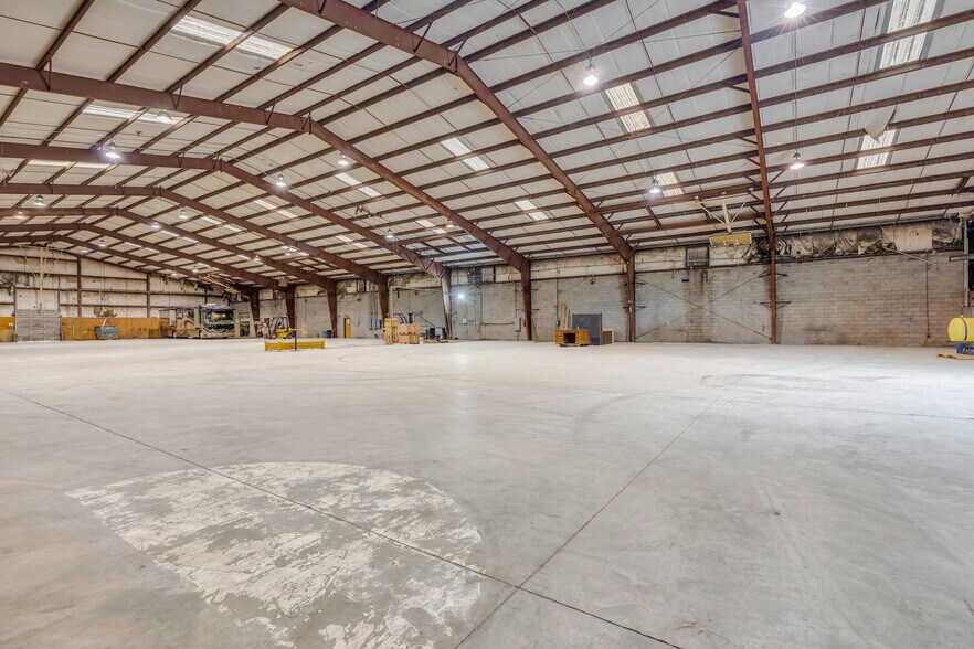 More Photos Of 252 Komplex Dr, Carnesville Warehouse For Sale