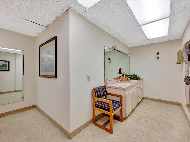 More Photos Of 321 N 1st St, Lufkin Office For Sale