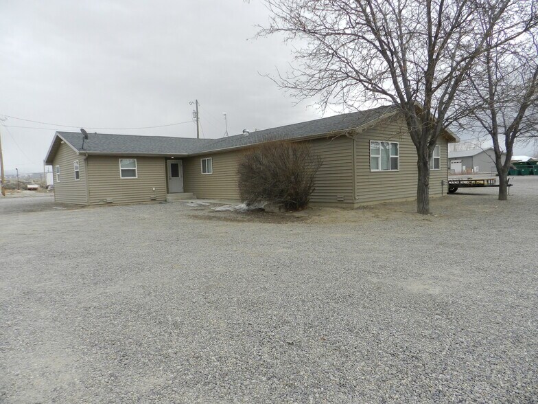 More Photos Of 445 Kristen Ct, Montrose Warehouse For Sale