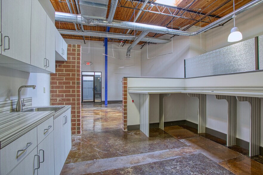 More Photos Of 5256 Peachtree Rd, Atlanta Loft Creative Space For Lease