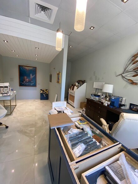 More Photos Of 3425 Radio Rd, Naples Warehouse For Lease