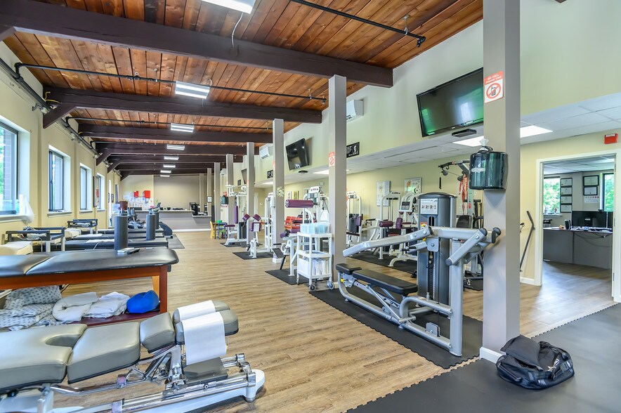 More Photos Of 630 Park St, Stoughton Office For Lease