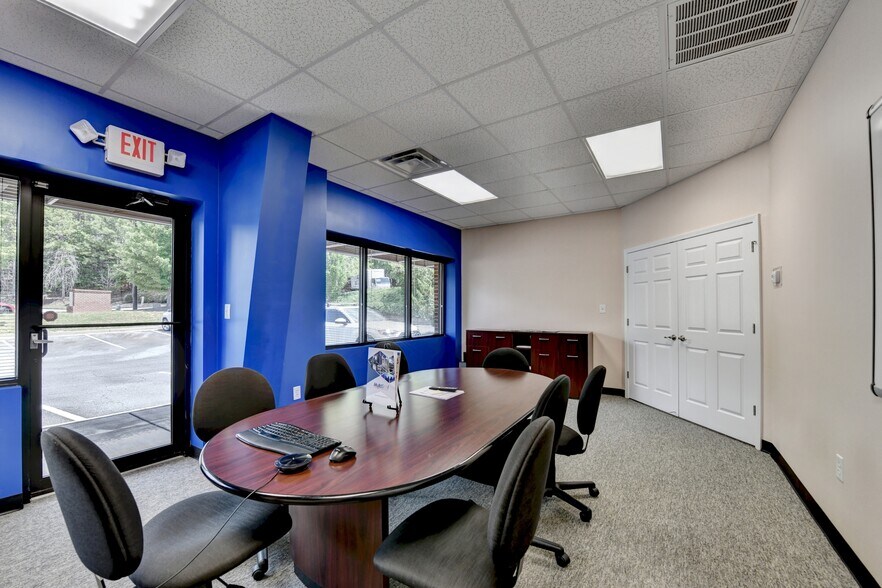 More Photos Of 4325 Creek Park Dr, Suwanee Light Distribution For Sale