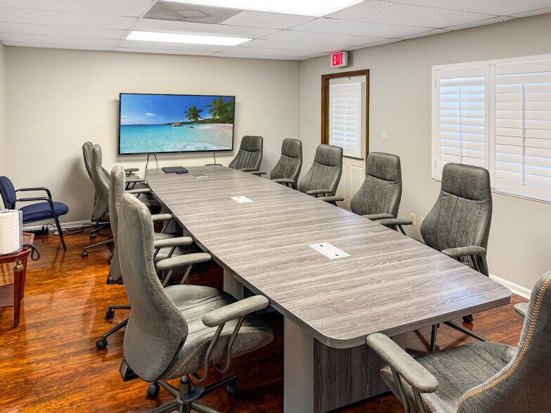 More Photos Of 2335 Tamiami Trl N, Naples Medical For Sale