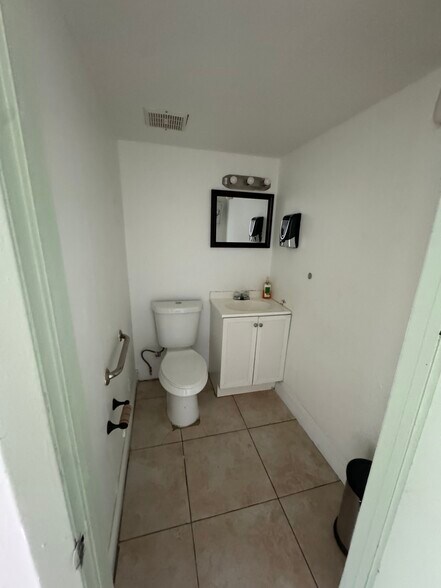 More Photos Of 10550 NW 77TH Ct, Hialeah Unknown For Lease