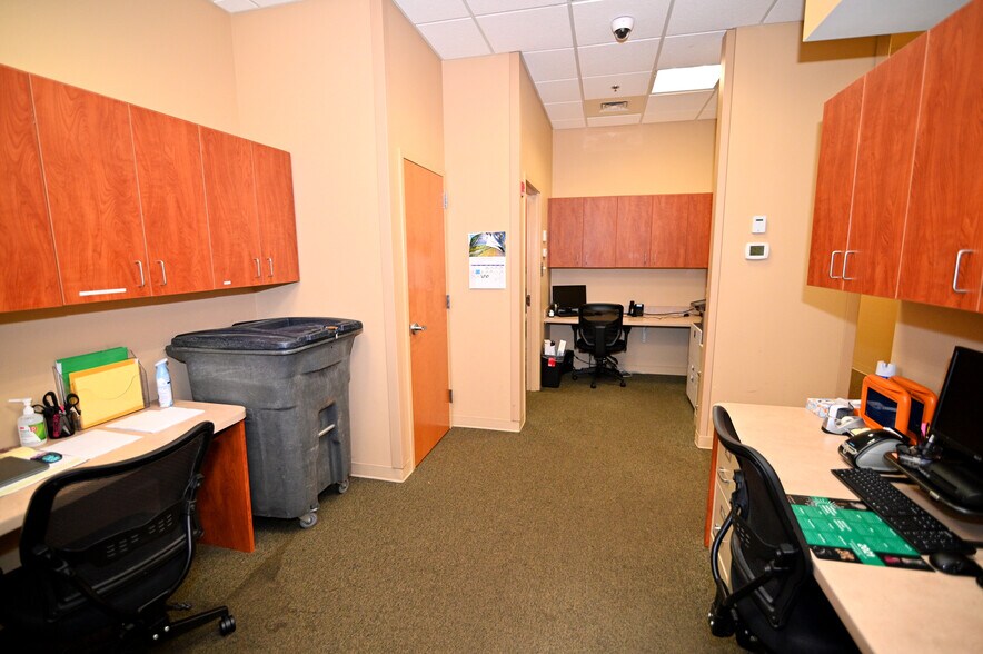 More Photos Of 2960 Technology Pl, Waldorf Research And Development For Lease