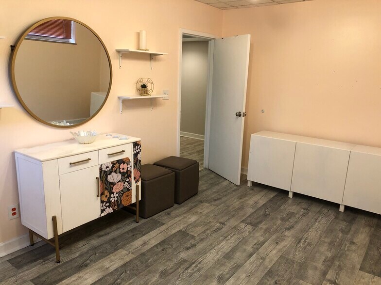 More Photos Of 1840 Zollinger Rd, Upper Arlington Loft Creative Space For Lease