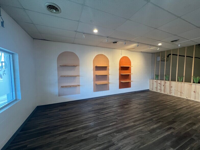 More Photos Of 280-328 E Main St, Mansfield Unknown For Lease