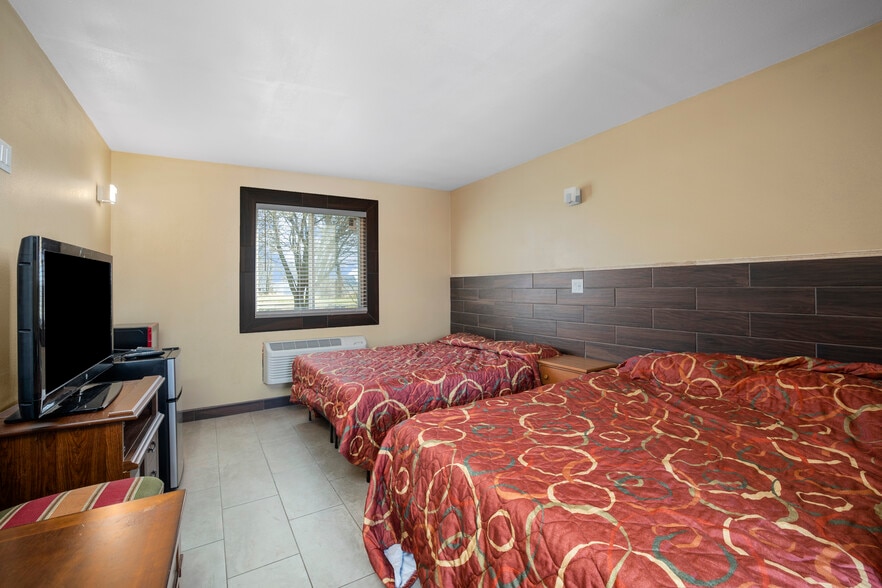 More Photos Of 3811 W Chestnut Expy, Springfield Hotel For Sale