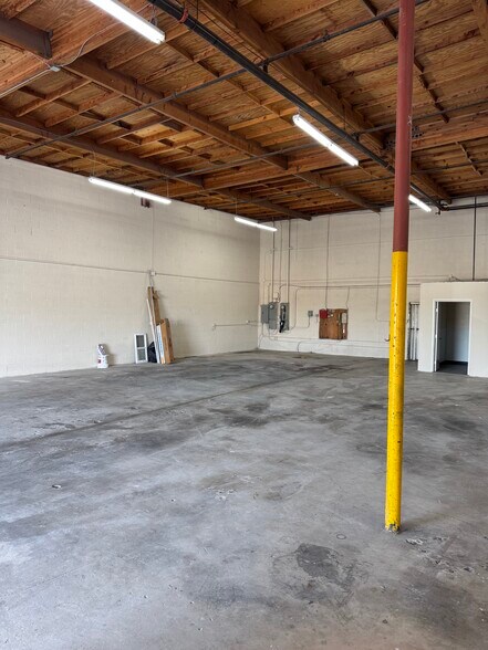 More Photos Of 16187 Yucca St, Hesperia Warehouse For Sale
