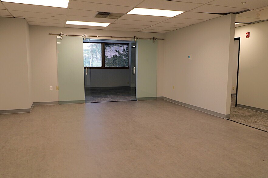 More Photos Of 275 Paterson Ave, Little Falls Medical For Lease