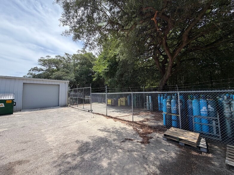 More Photos Of 431 Racetrack Rd Nw, Fort Walton Beach Flex For Sale