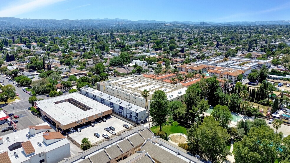 More Photos Of 18547 Saticoy St, Reseda Apartments For Sale