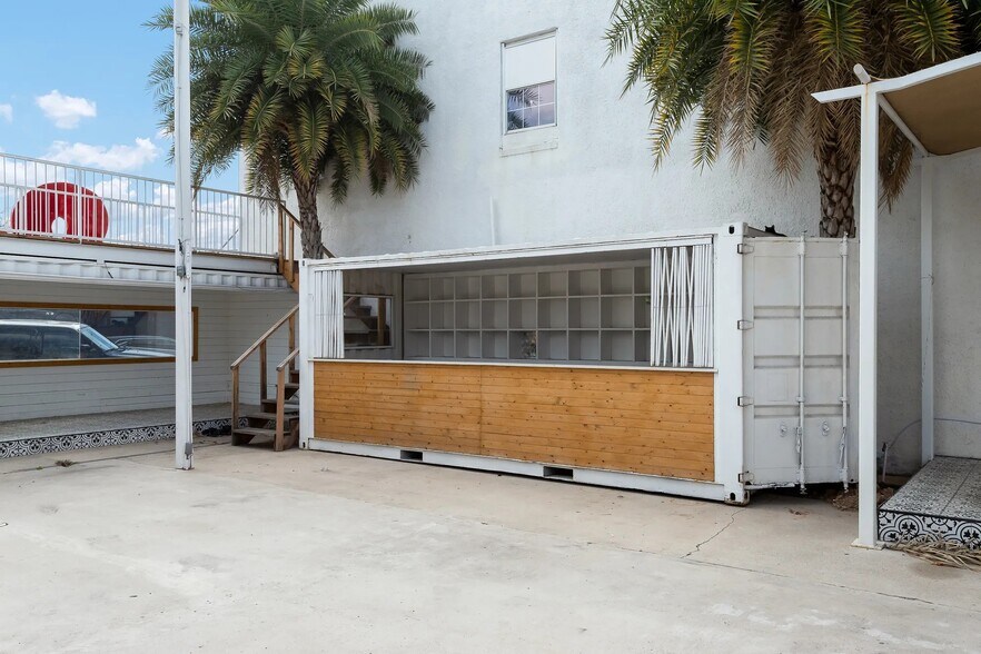 More Photos Of 312 S 17th St, McAllen Bar For Sale