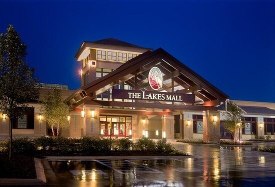 More Photos Of 5600 Harvey St, Muskegon Department Store For Sale