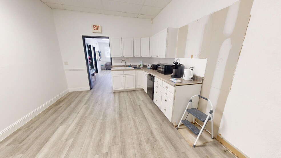 More Photos Of 2001 Windy Ter, Cedar Park Light Distribution For Sale