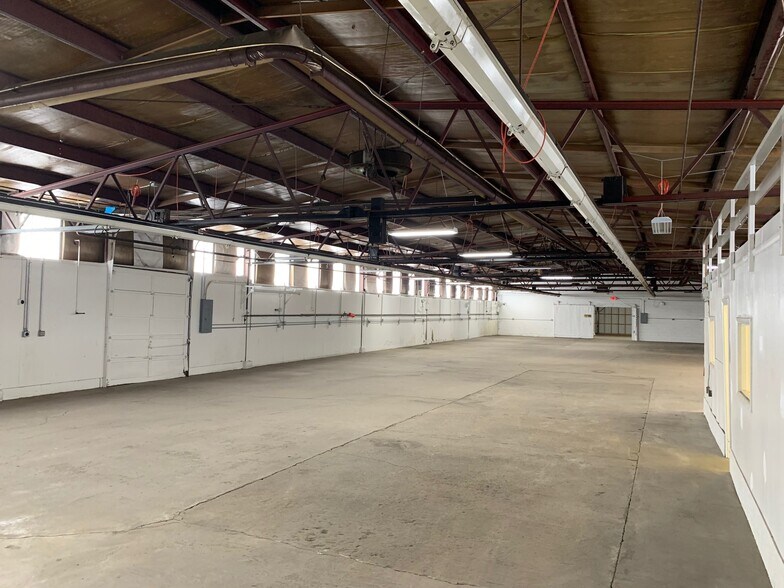 More Photos Of 428-432 Clough St, Bowling Green Warehouse For Lease