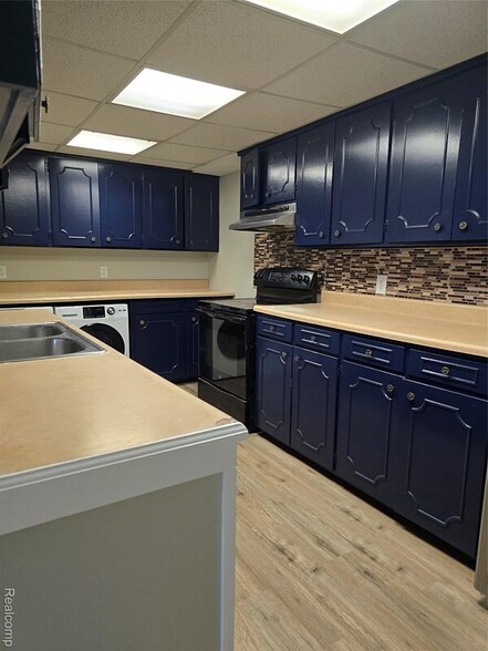 More Photos Of 327 N Shiawassee St, Corunna Storefront Retail Residential For Sale
