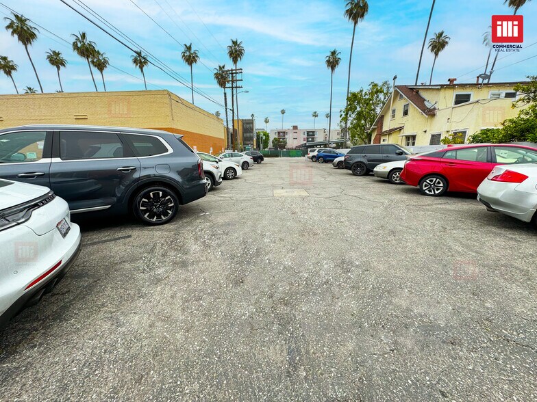 More Photos Of 14435 Hamlin St, Van Nuys Medical For Lease