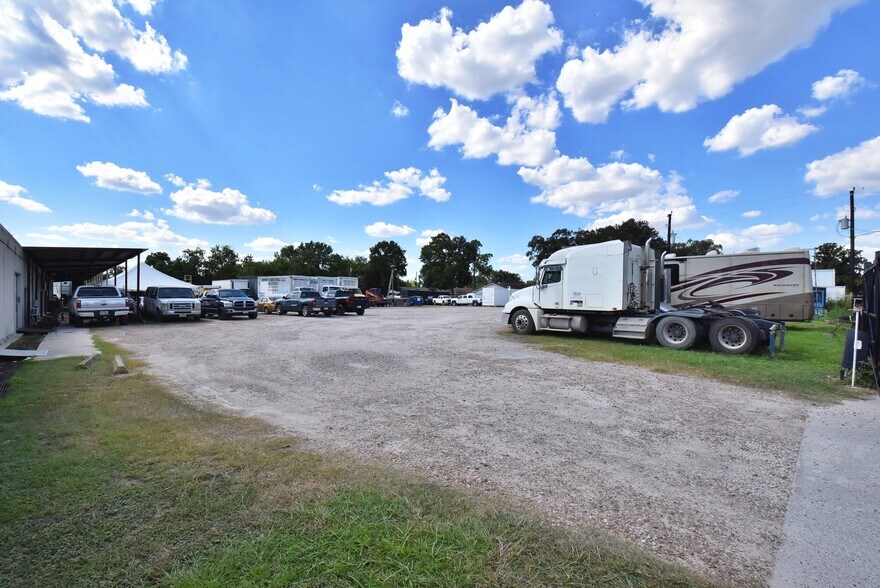 More Photos Of 1915 Sherwood Forest St, Houston Warehouse For Sale