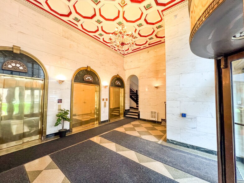 More Photos Of 108-122 W Jefferson St, Syracuse Office Residential For Lease