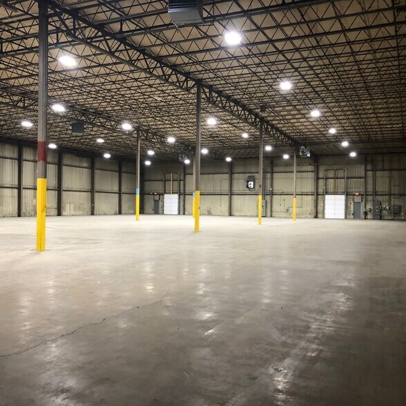 More Photos Of 3841-3865 Swanson Ct, Gurnee Manufacturing For Lease