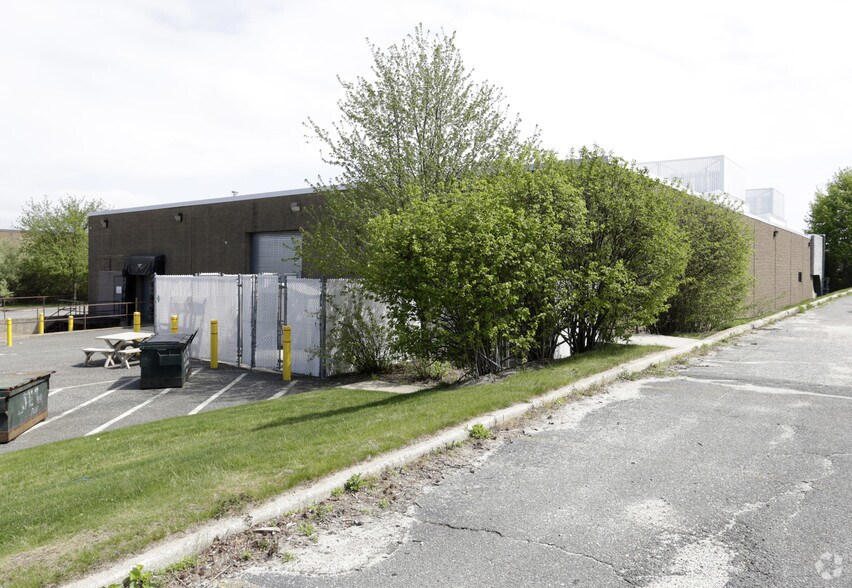 More Photos Of 320 Oser Ave, Hauppauge Warehouse For Lease