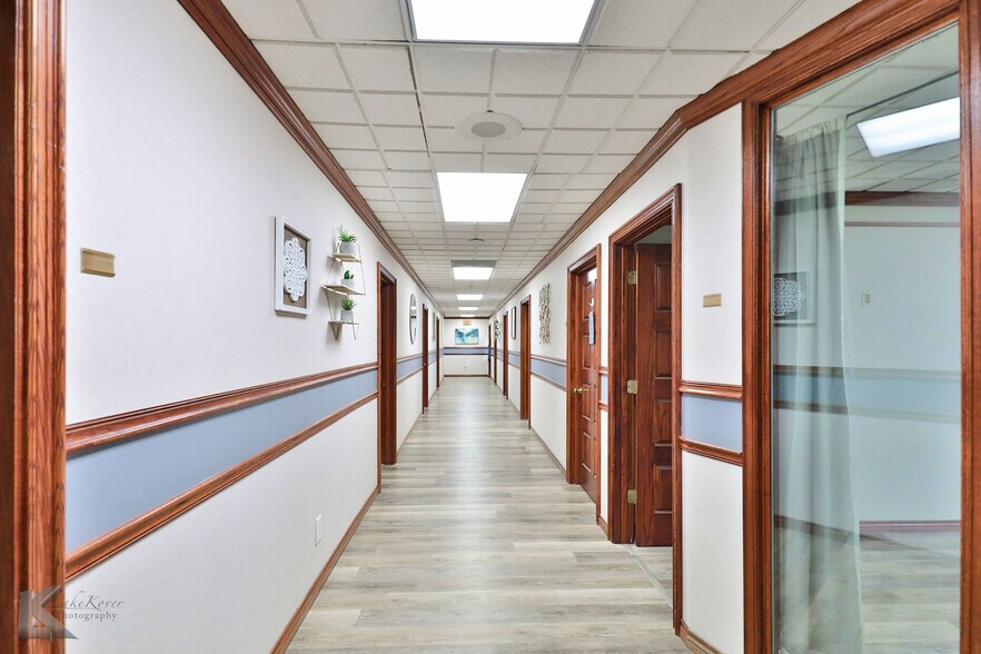 More Photos Of 318 Cedar St, Abilene Storefront Retail Office For Sale